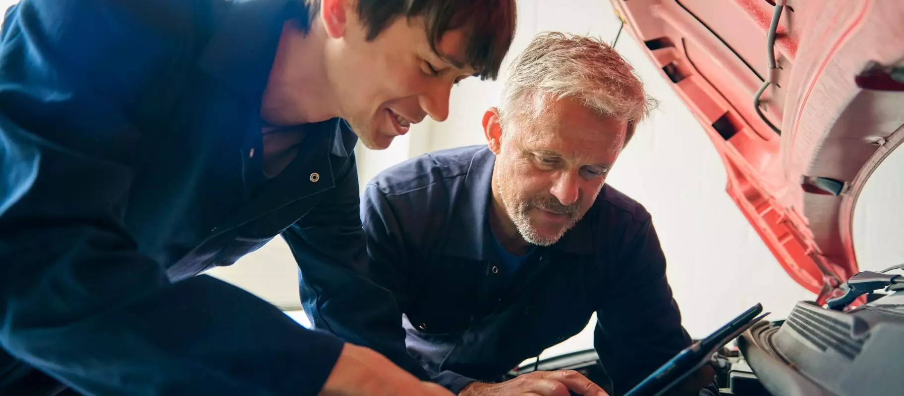 Artisan et son futur repreneur.jpg