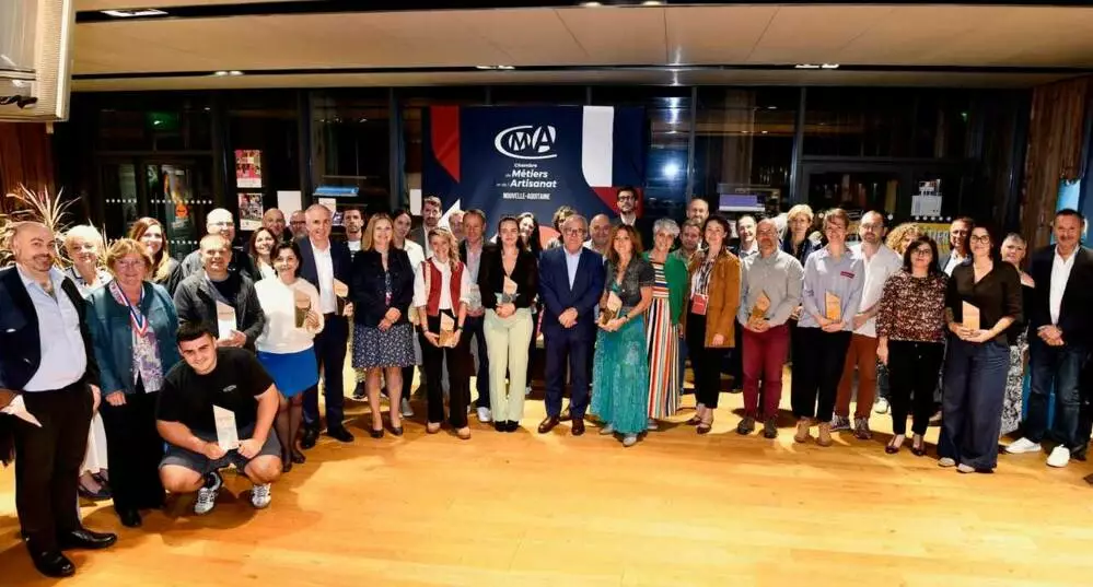 Trajectoires 2025-photo de groupe lauréats-experts-partenaires-élus-bdef.jpg